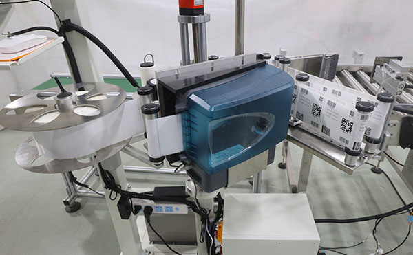 全自動(dòng)面單貼標(biāo)機(jī),面單貼標(biāo)機(jī),全自動(dòng)不干膠貼標(biāo)機(jī)廠家